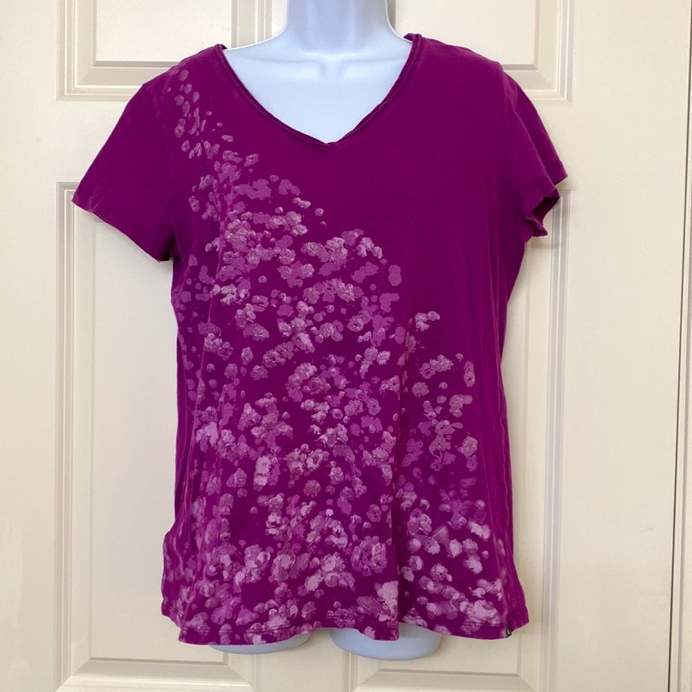 Fuchsia and white Eddie Bauer printed tee
